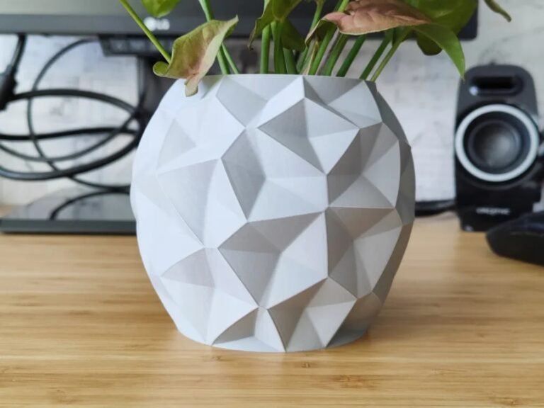 3D Printed Voronoi Sphere Planter